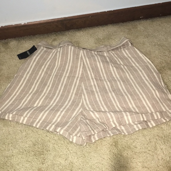 Forever 21 stripped shorts - Picture 2 of 2